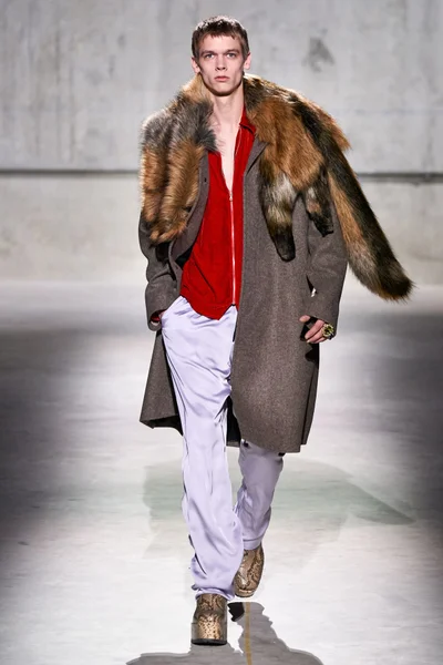 Look 48